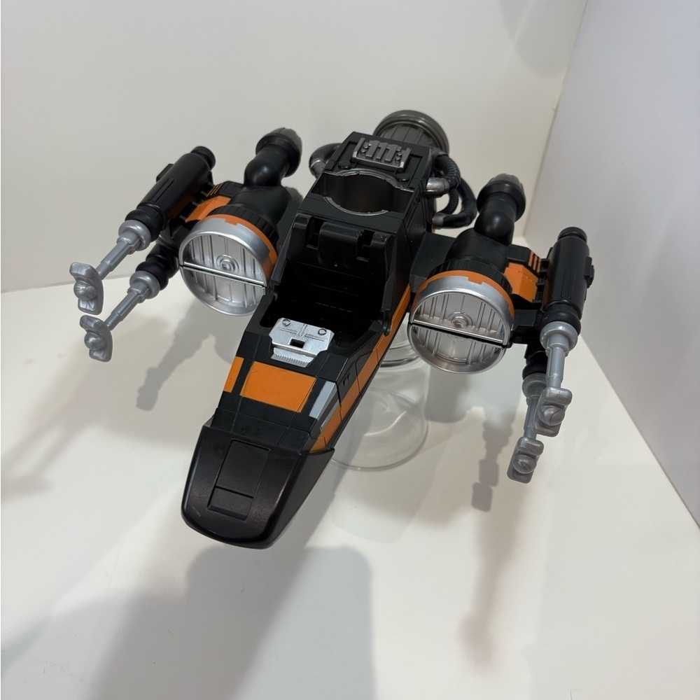 Star Wars Black and Orange Starfighter - Picture 5 of 9